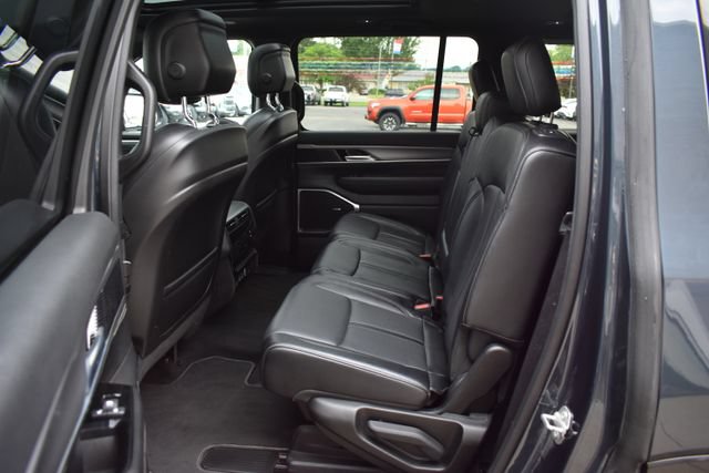 Used 2024 Jeep Wagoneer Series II AWD/4WD image 39