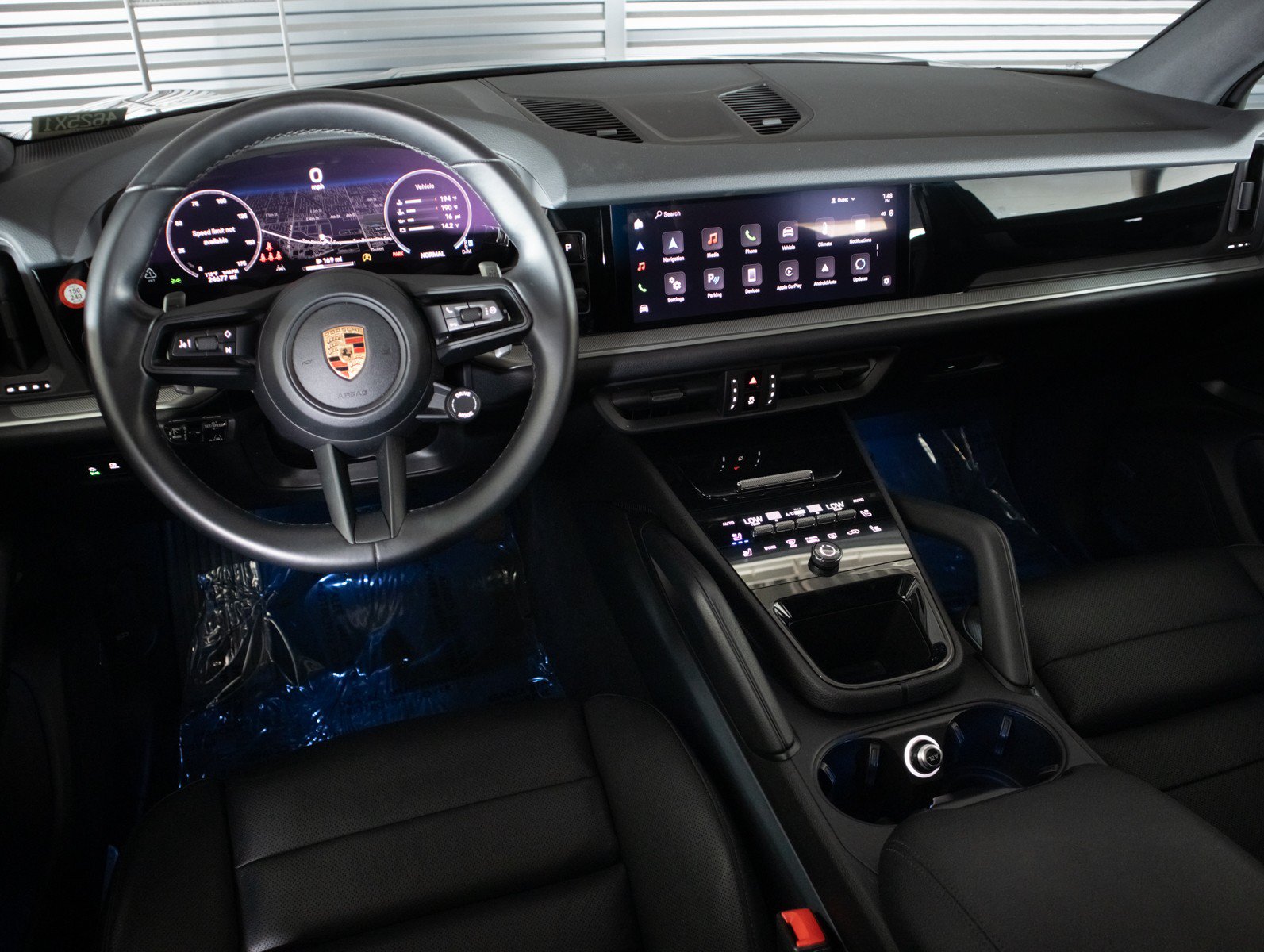 Certified 2024 Porsche Cayenne AWD/4WD image 18