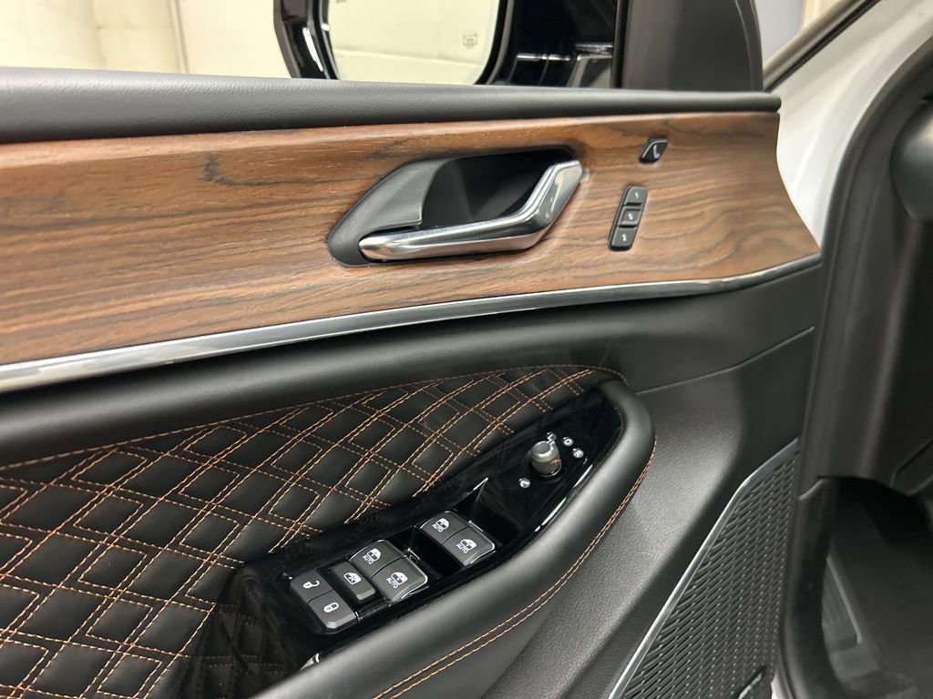 Used 2024 Jeep Grand Cherokee Summit w/ Adv Protech Group IV image 27