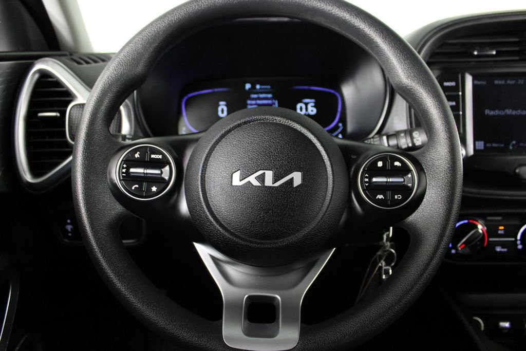 Used 2025 Kia Soul LX image 23