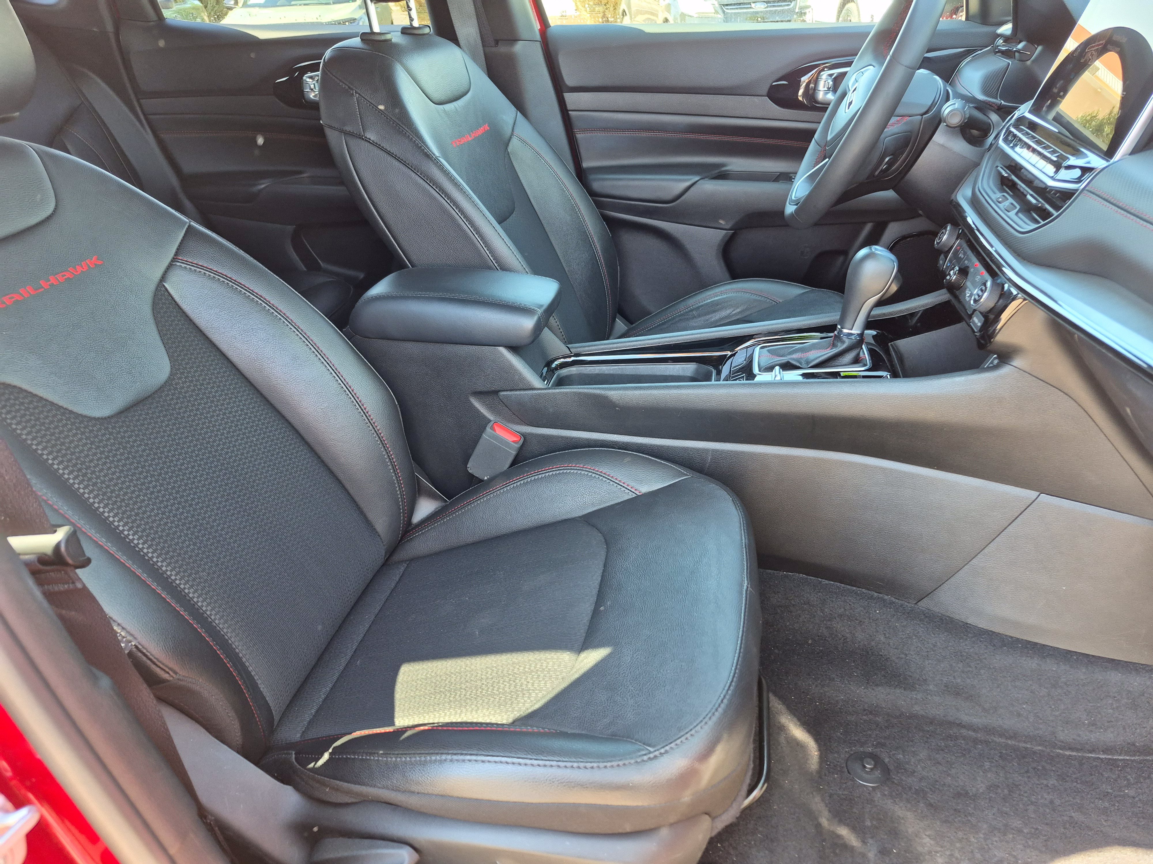 Used 2025 Jeep Compass Trailhawk AWD/4WD image 23