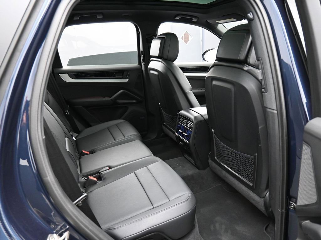 Certified 2025 Porsche Cayenne image 26