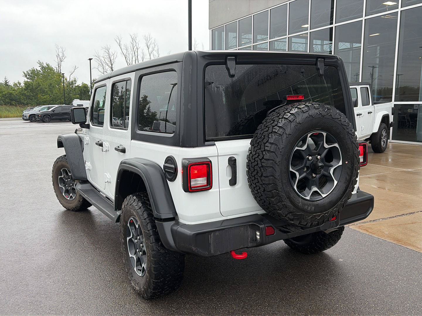 Used 2023 Jeep Wrangler Unlimited Rubicon w/ Cold Weather Group AWD/4WD image 3