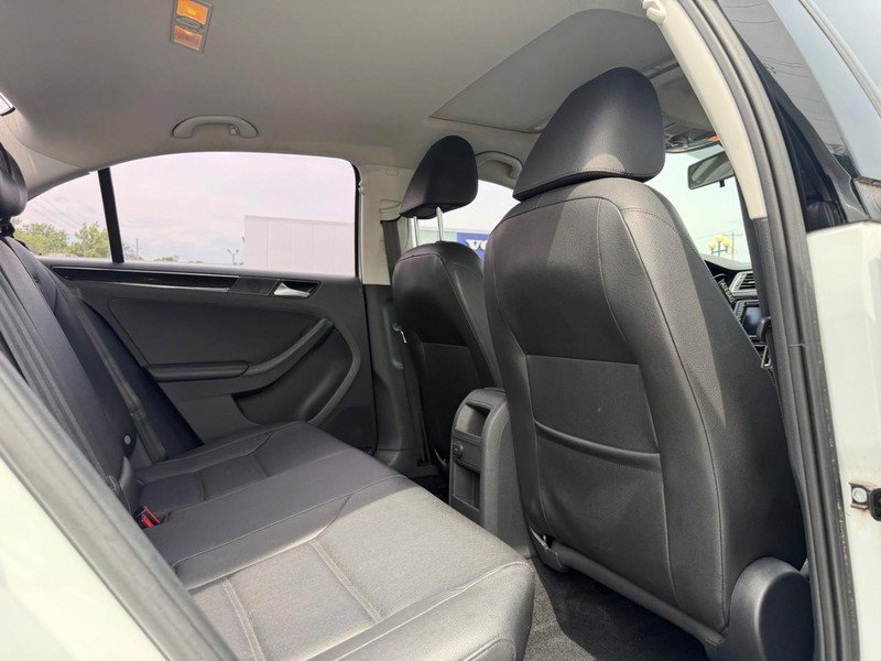Used 2016 Volkswagen Jetta SEL FWD image 11