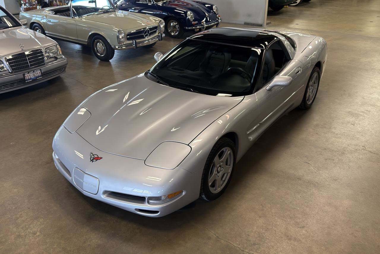 Used 1997 Chevrolet Corvette Coupe w/ Memory Pkg RWD image 11