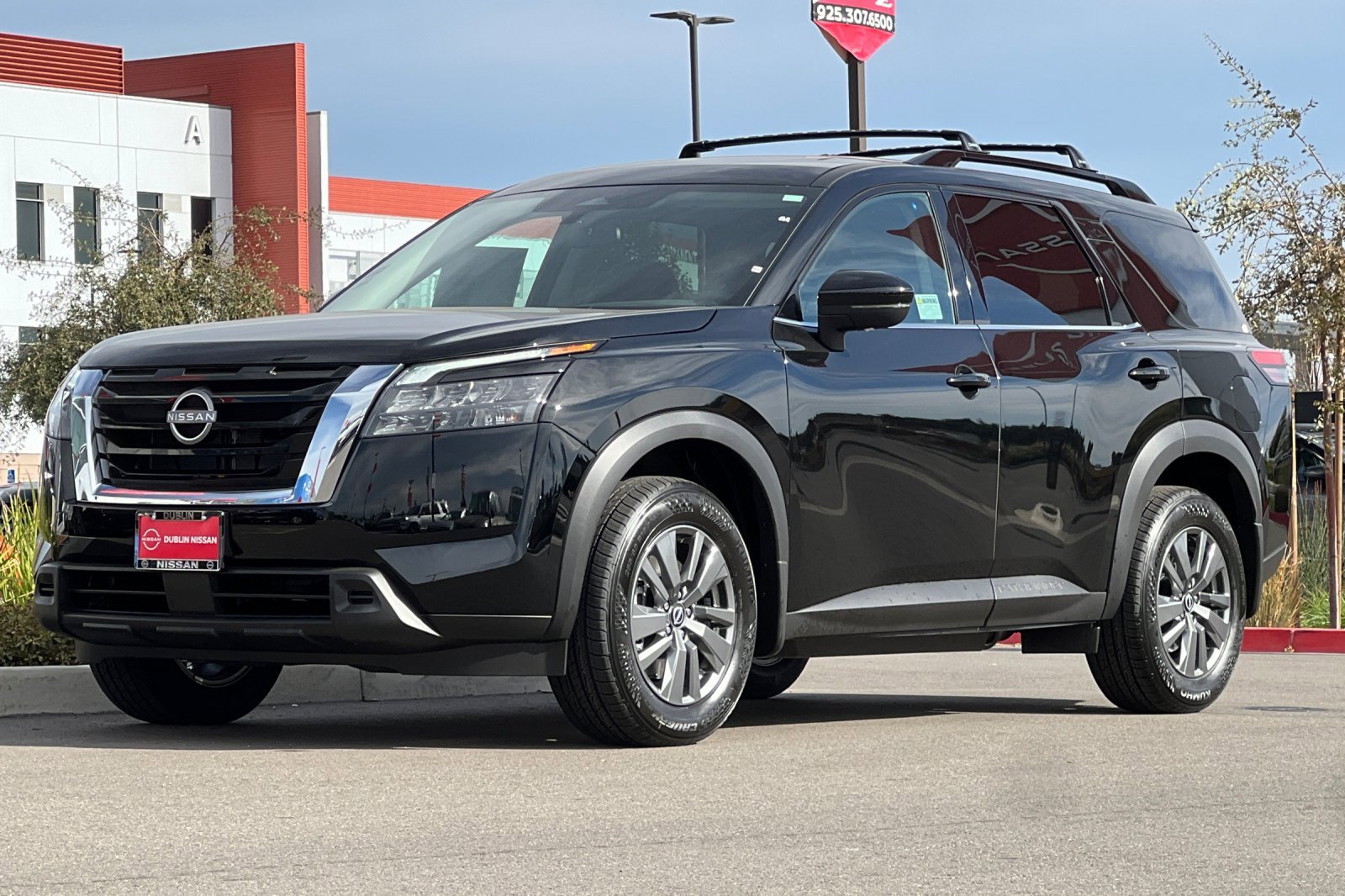 New 2025 Nissan Pathfinder SV image 8