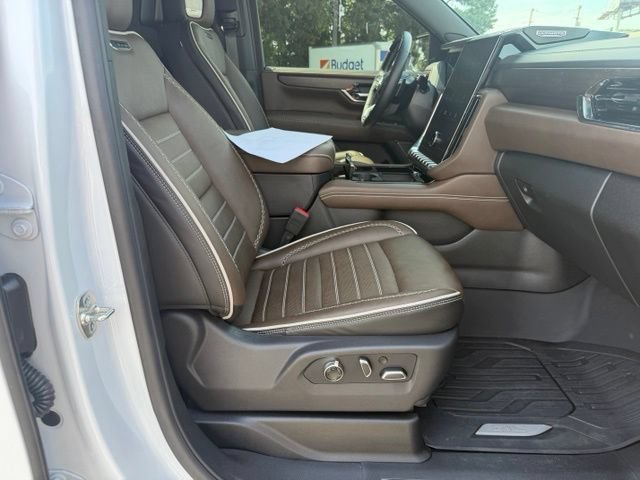 Used 2026 GMC Yukon Denali Ultimate w/ LPO, Illumination Package AWD/4WD image 11