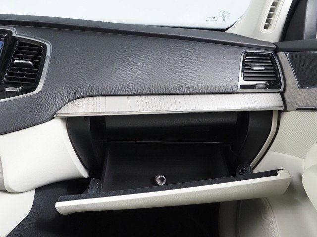 Used 2025 Volvo XC90 T8 Plus w/ Protection Package Premier image 39