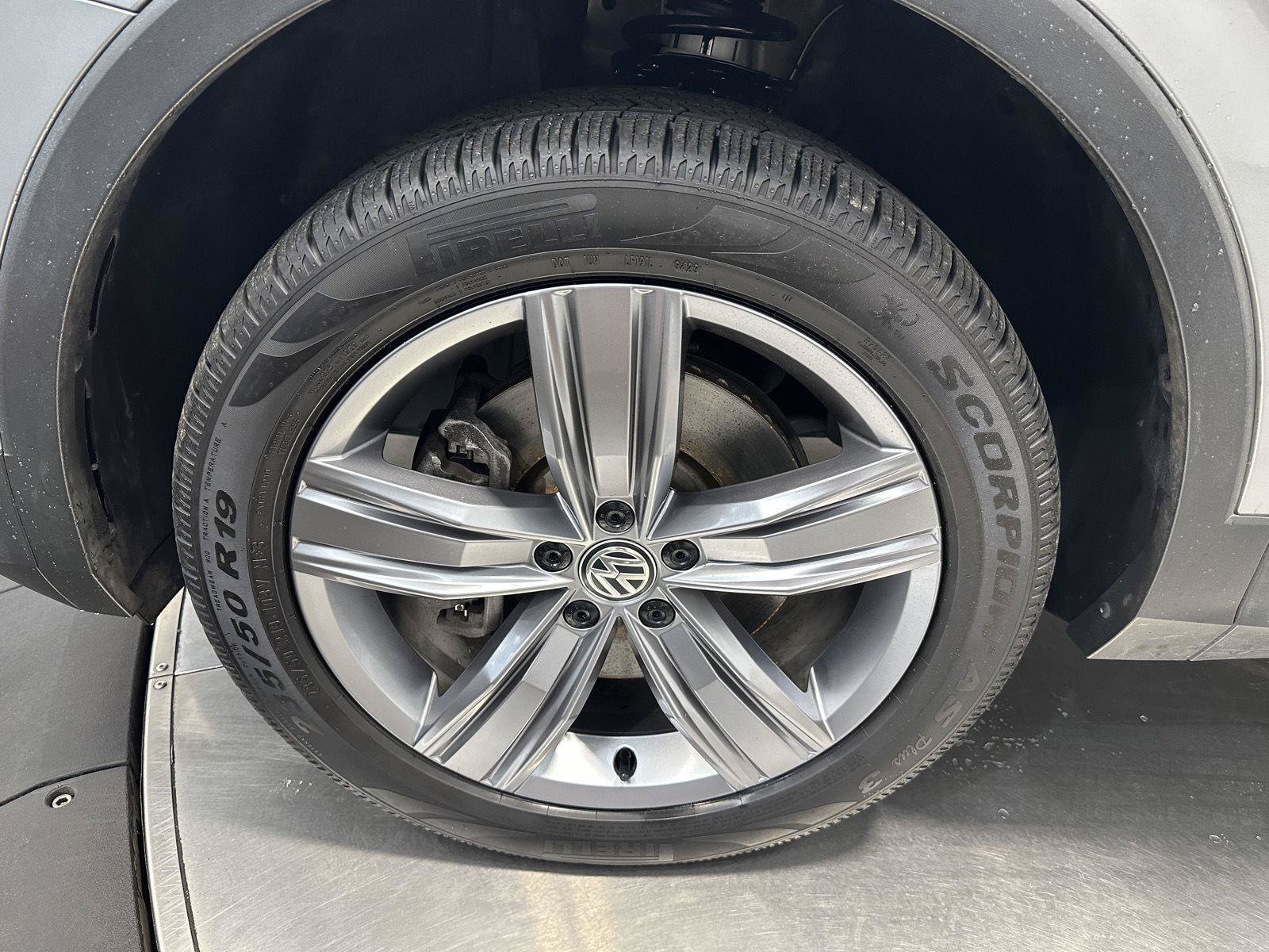 Used 2020 Volkswagen Tiguan SEL AWD/4WD image 9