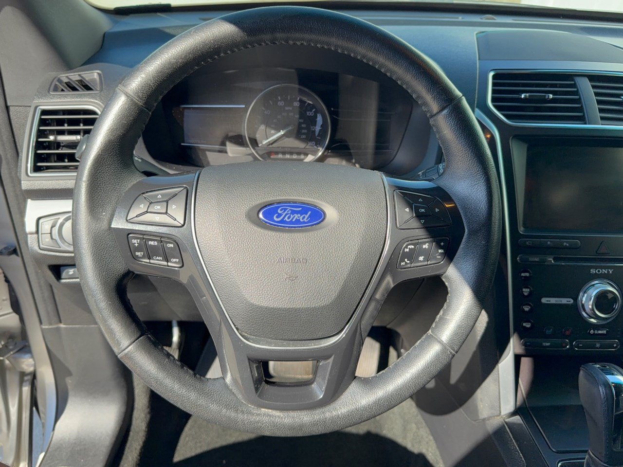Used 2016 Ford Explorer Limited w/ Equipment Group 301A FWD image 10