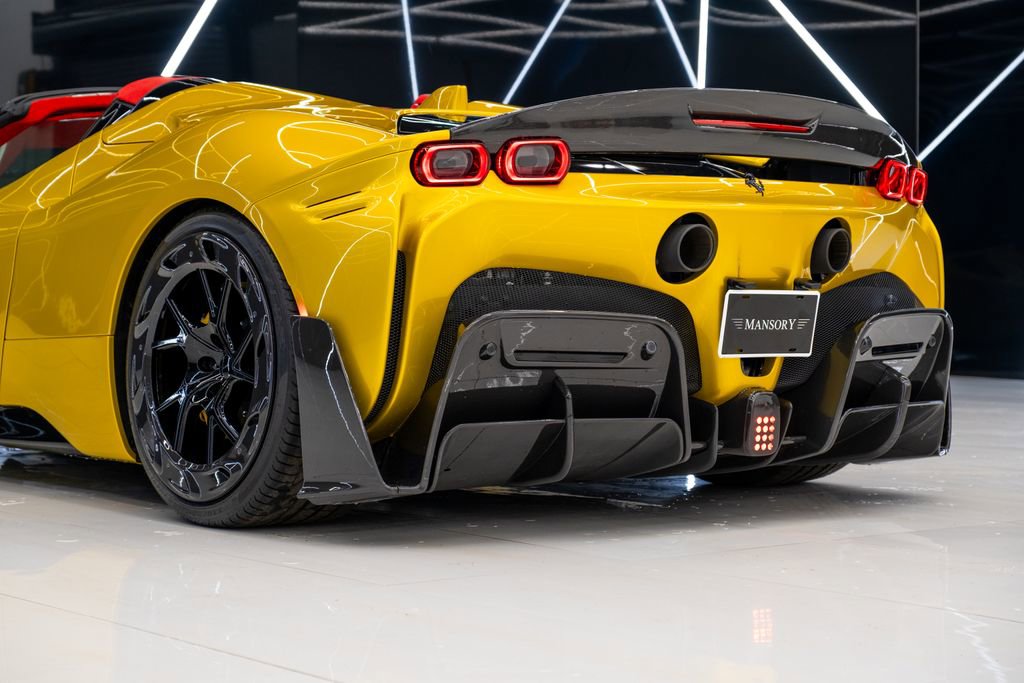 Used 2022 Ferrari SF90 Spider image 19