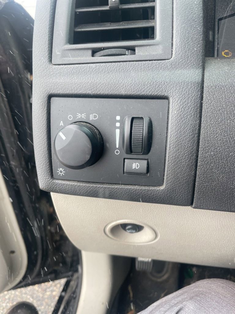 Used 2007 Chrysler 300 C w/ SRT Design Group image 18