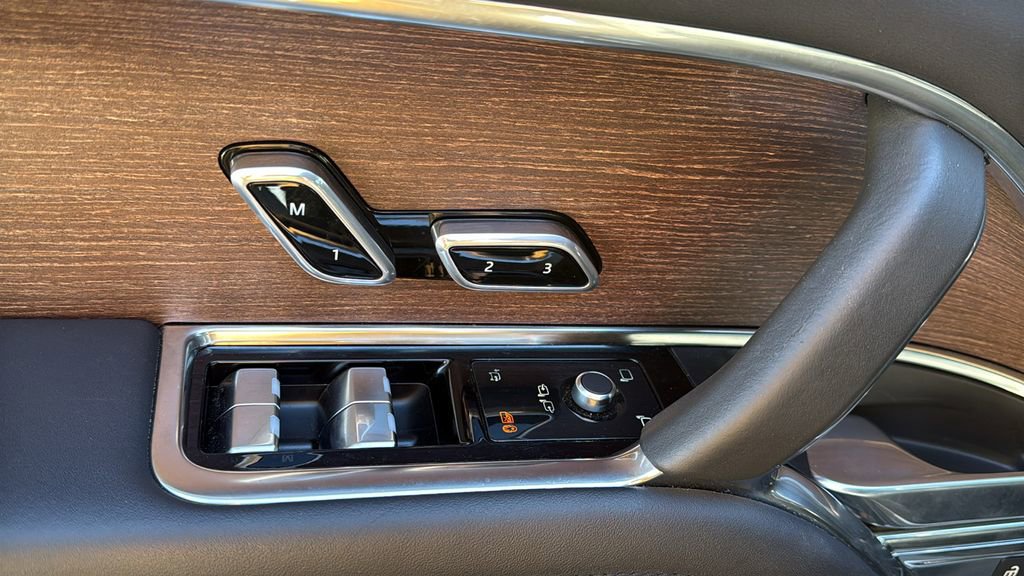 Used 2023 Land Rover Range Rover SE image 20