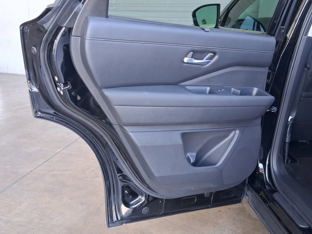 Used 2025 Nissan Pathfinder SL FWD image 20