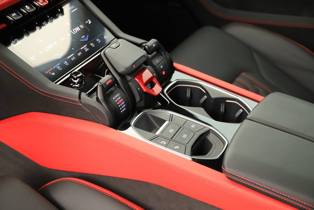 Used 2025 Lamborghini Urus SE AWD/4WD image 17
