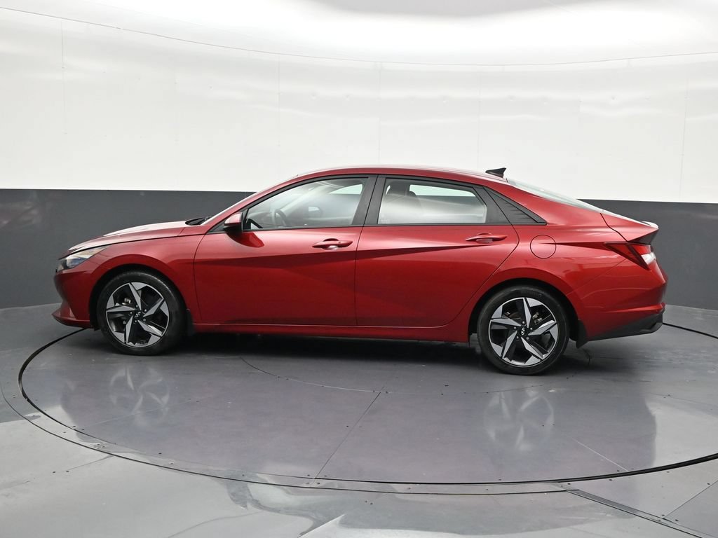 Used 2023 Hyundai Elantra SEL w/ Convenience Package FWD image 2