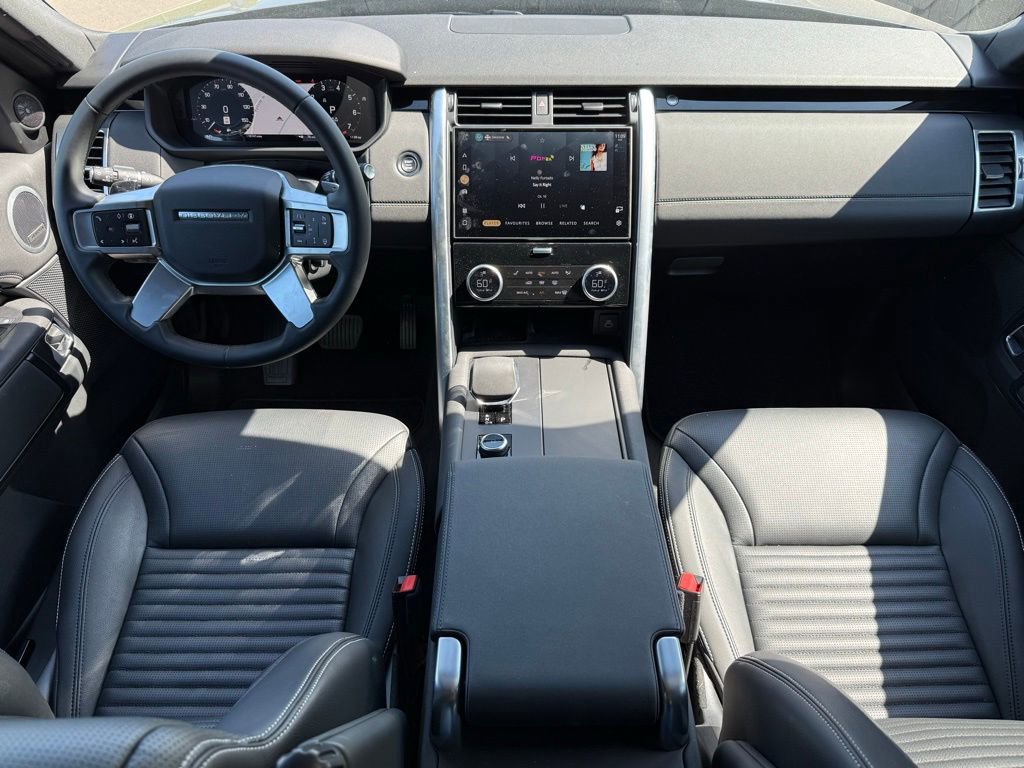 Used 2025 Land Rover Discovery S AWD/4WD image 16