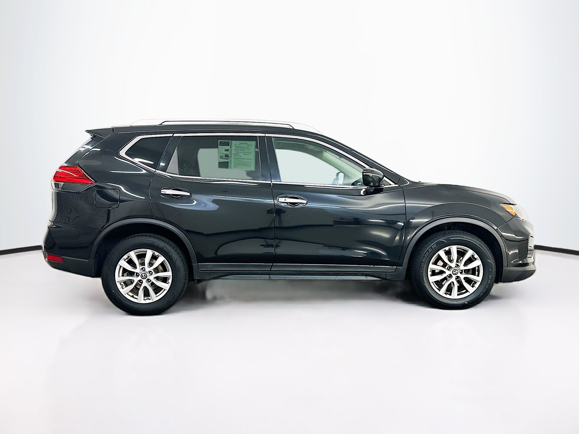 Used 2017 Nissan Rogue SV w/ SV Premium Package AWD/4WD image 10