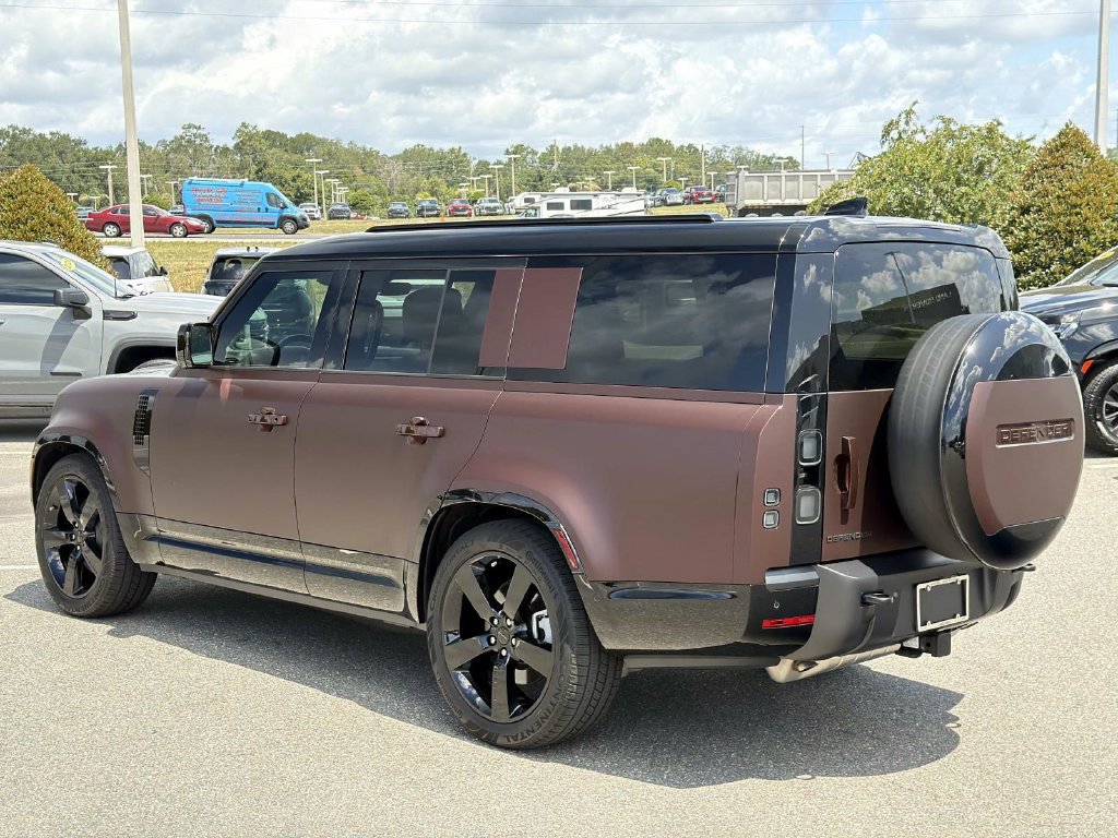 Used 2026 Land Rover Defender 130 X-Dynamic SE AWD/4WD image 3