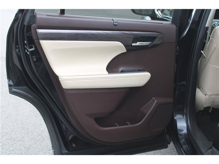 Used 2020 Toyota Highlander Limited AWD/4WD image 11