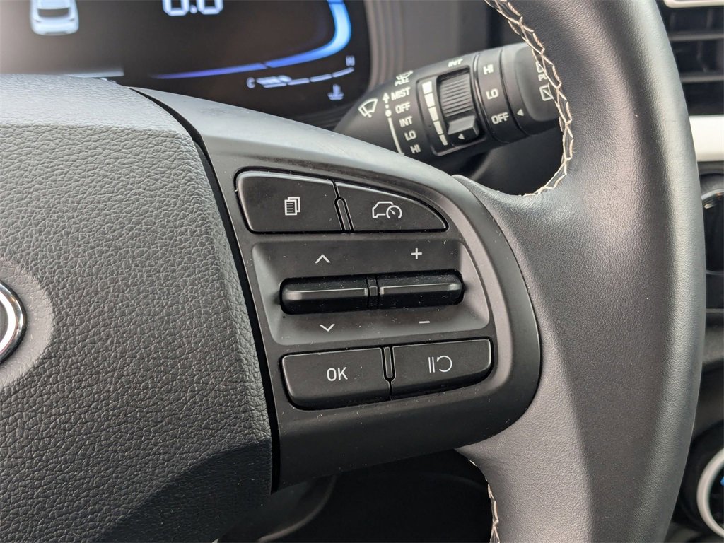 Used 2025 Hyundai Venue Limited image 19