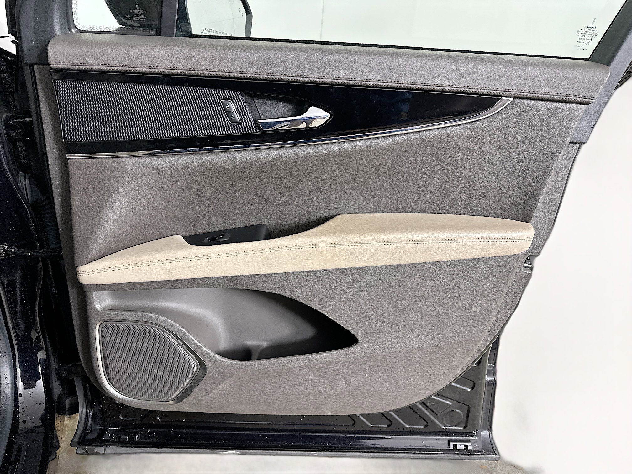 Used 2022 Lincoln Nautilus FWD w/ Premium Package image 32