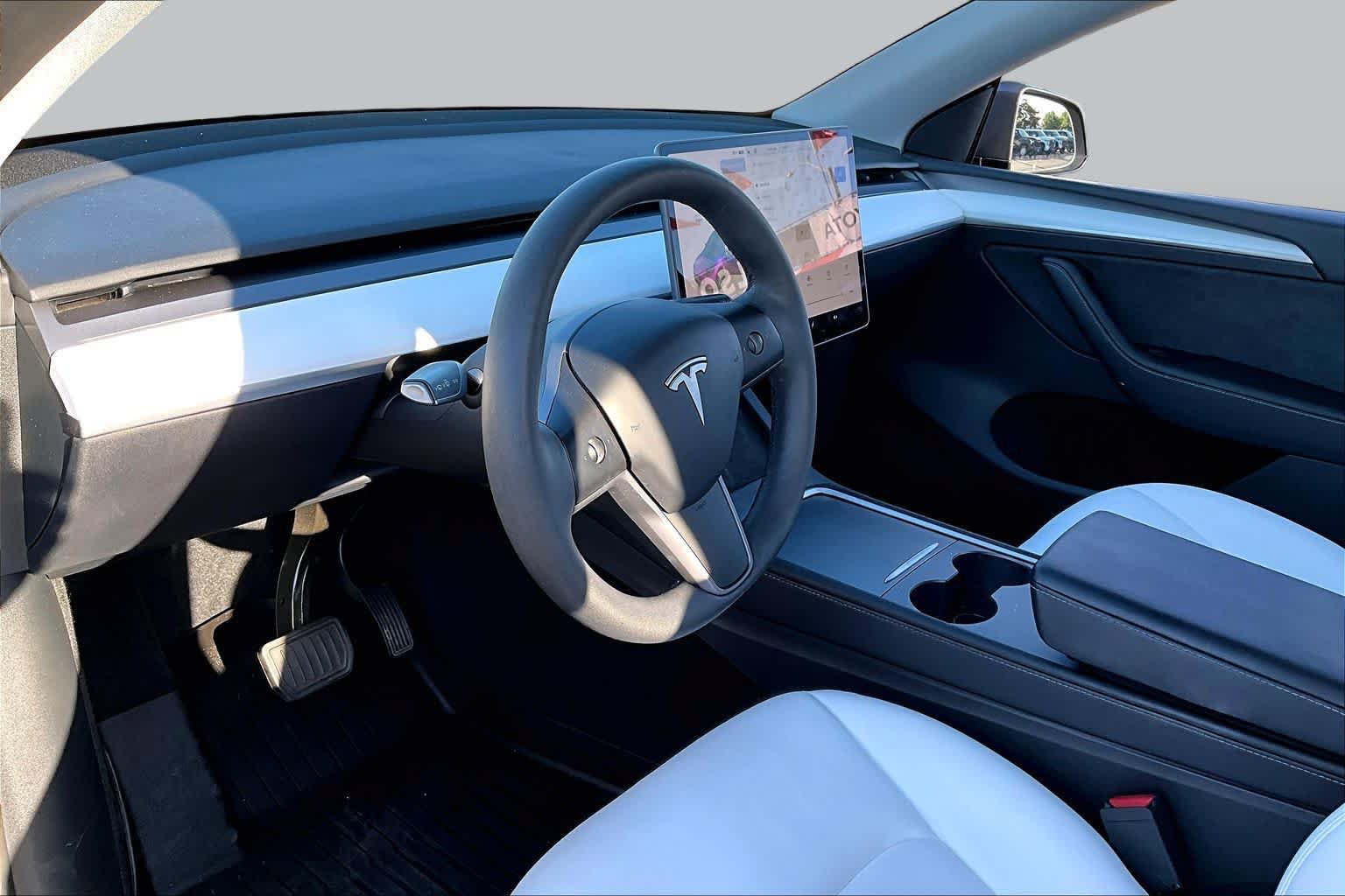 Used 2023 Tesla Model Y Long Range AWD/4WD image 17