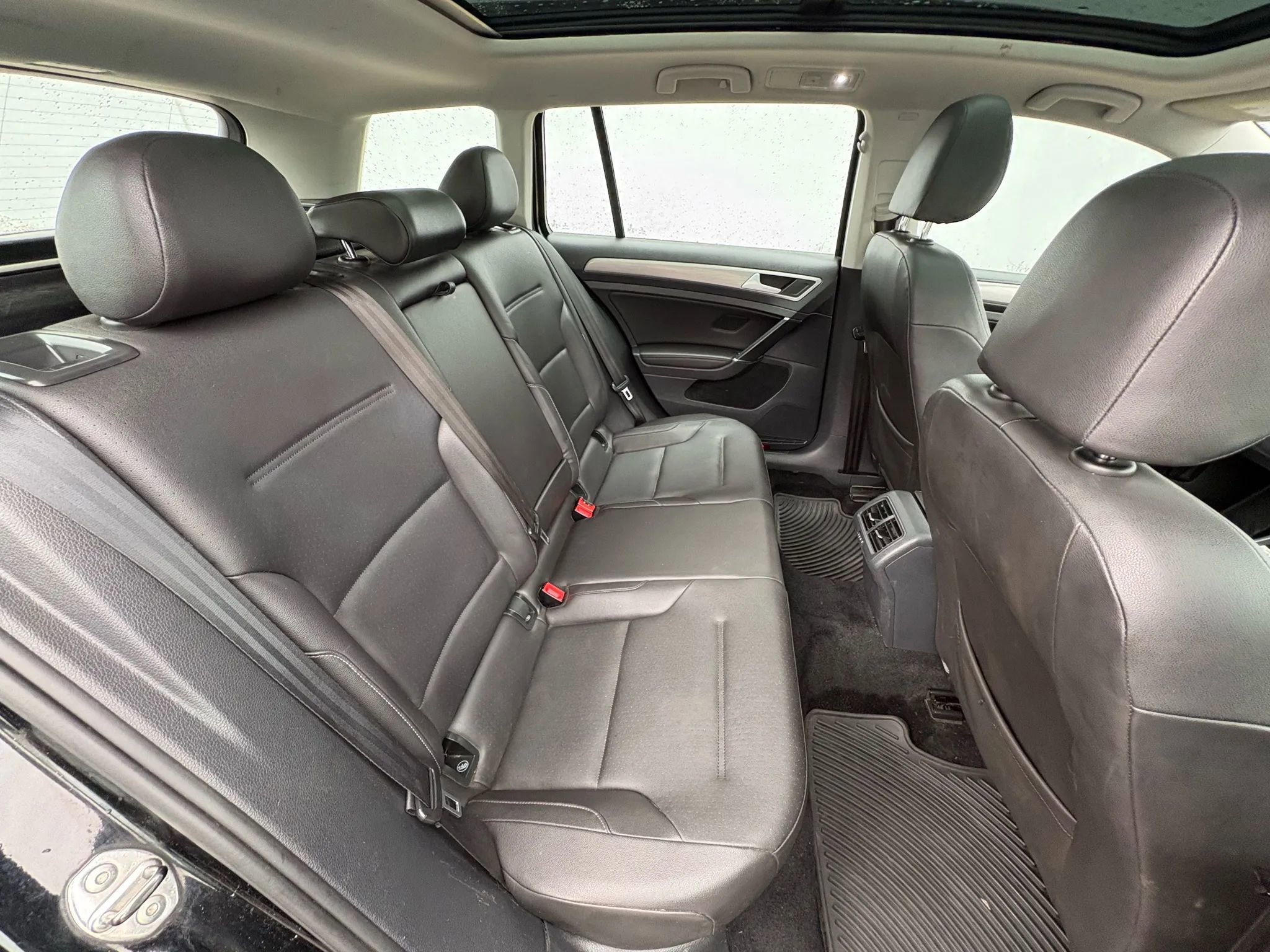 Used 2015 Volkswagen Golf TDI SE image 26