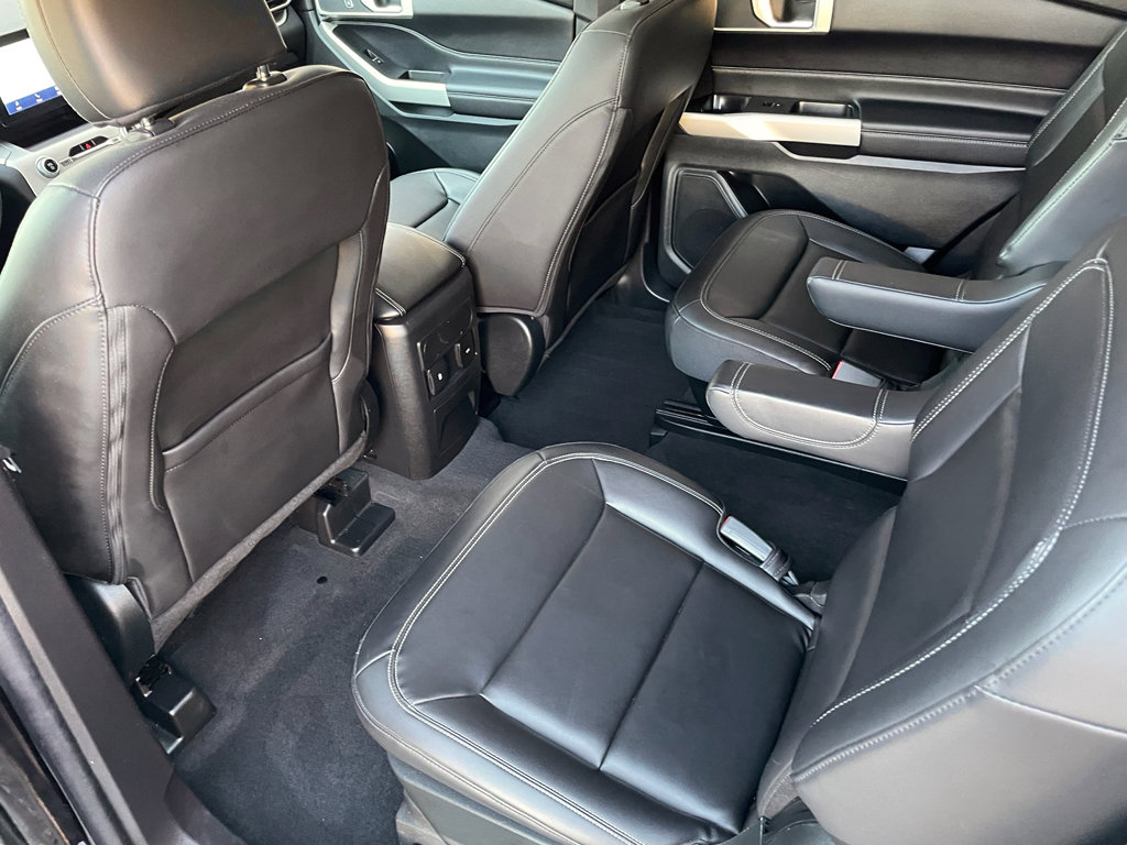 Used 2022 Ford Explorer XLT image 18