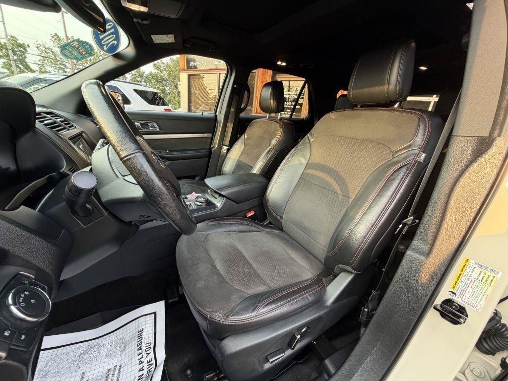 Used 2018 Ford Explorer XLT w/ Equipment Group 202A AWD/4WD image 14