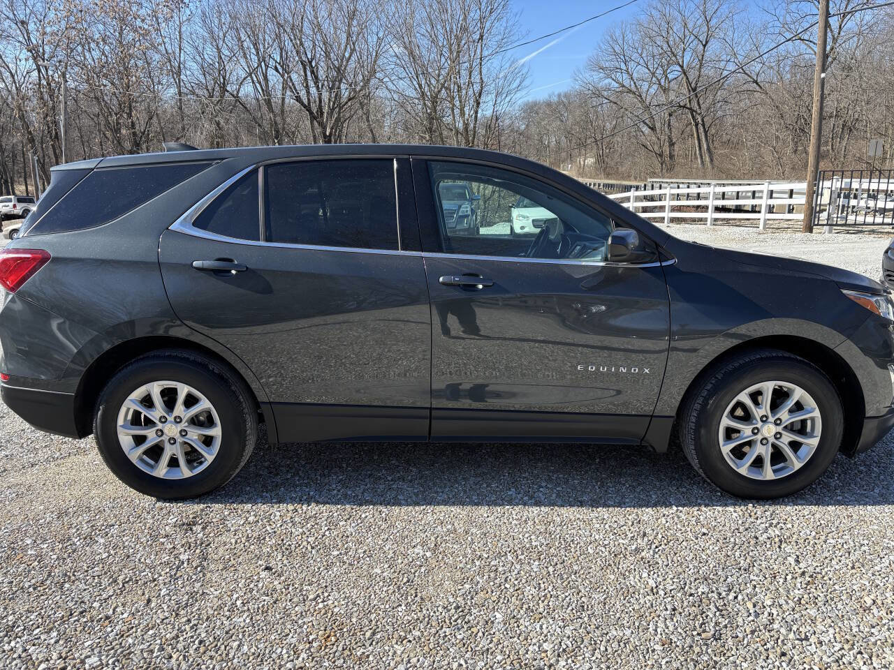 Used 2020 Chevrolet Equinox LT w/ Driver Convenience Package image 3