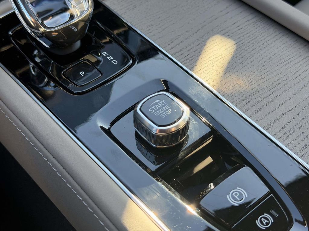 New 2026 Volvo XC90 T8 Plus w/ Protection Package Premier image 7