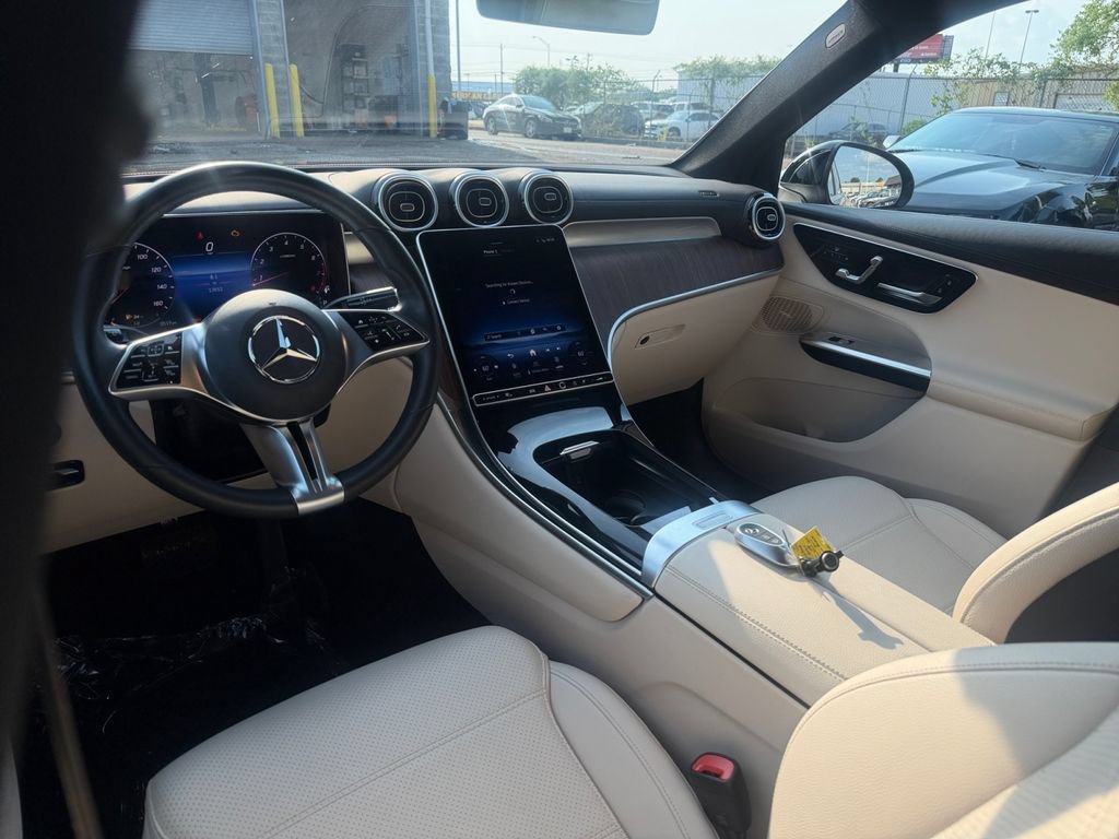 Used 2024 Mercedes-Benz GLC 300 image 27