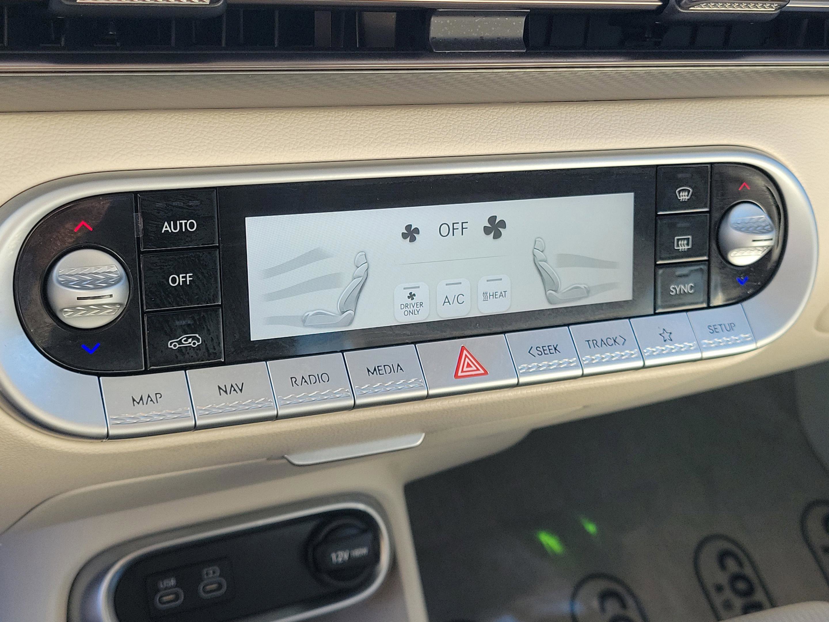 Used 2024 Genesis GV60 RWD image 32