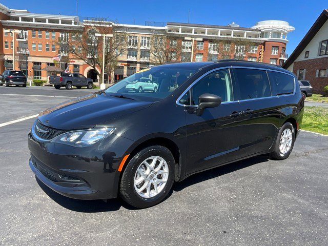 Used 2021 Chrysler Voyager Lxi FWD image 3