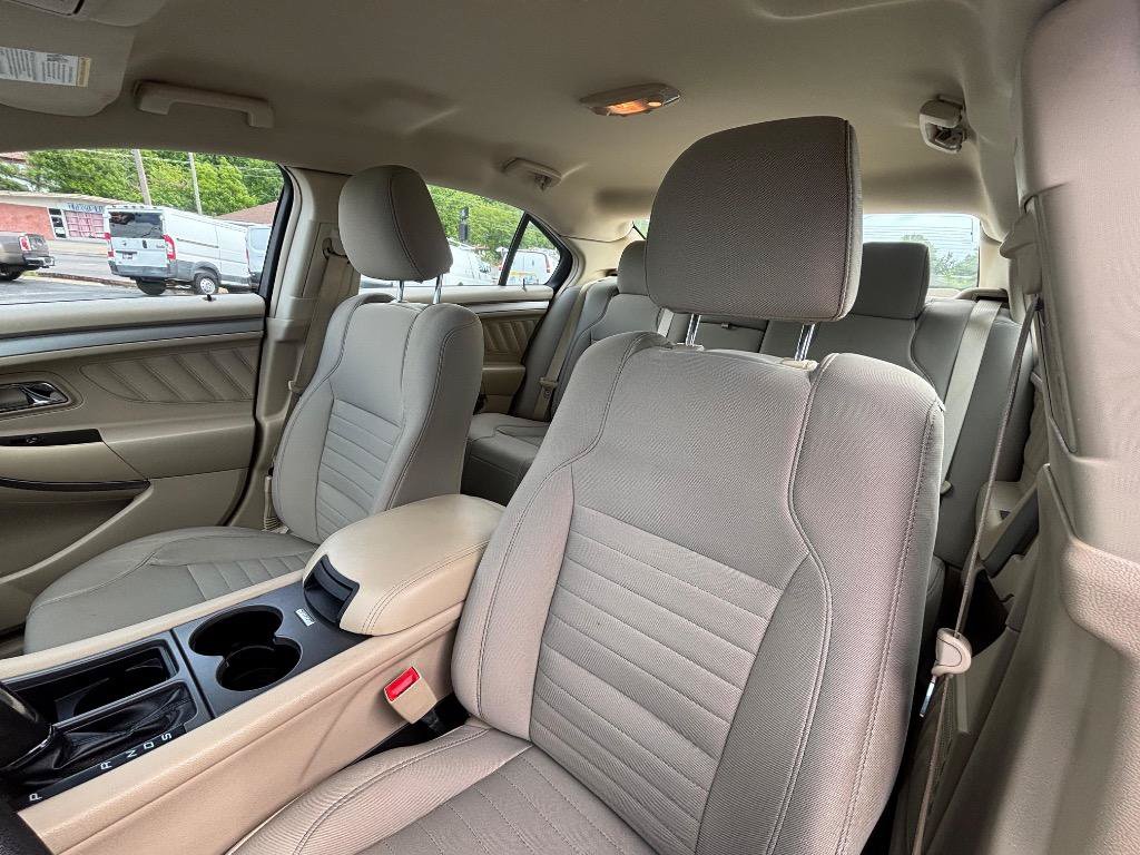 Used 2018 Ford Taurus SE FWD image 32