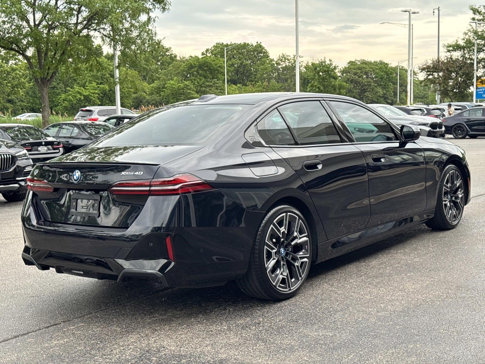 Certified 2025 BMW i5 xDrive40 w/ M Sport Package AWD/4WD image 5