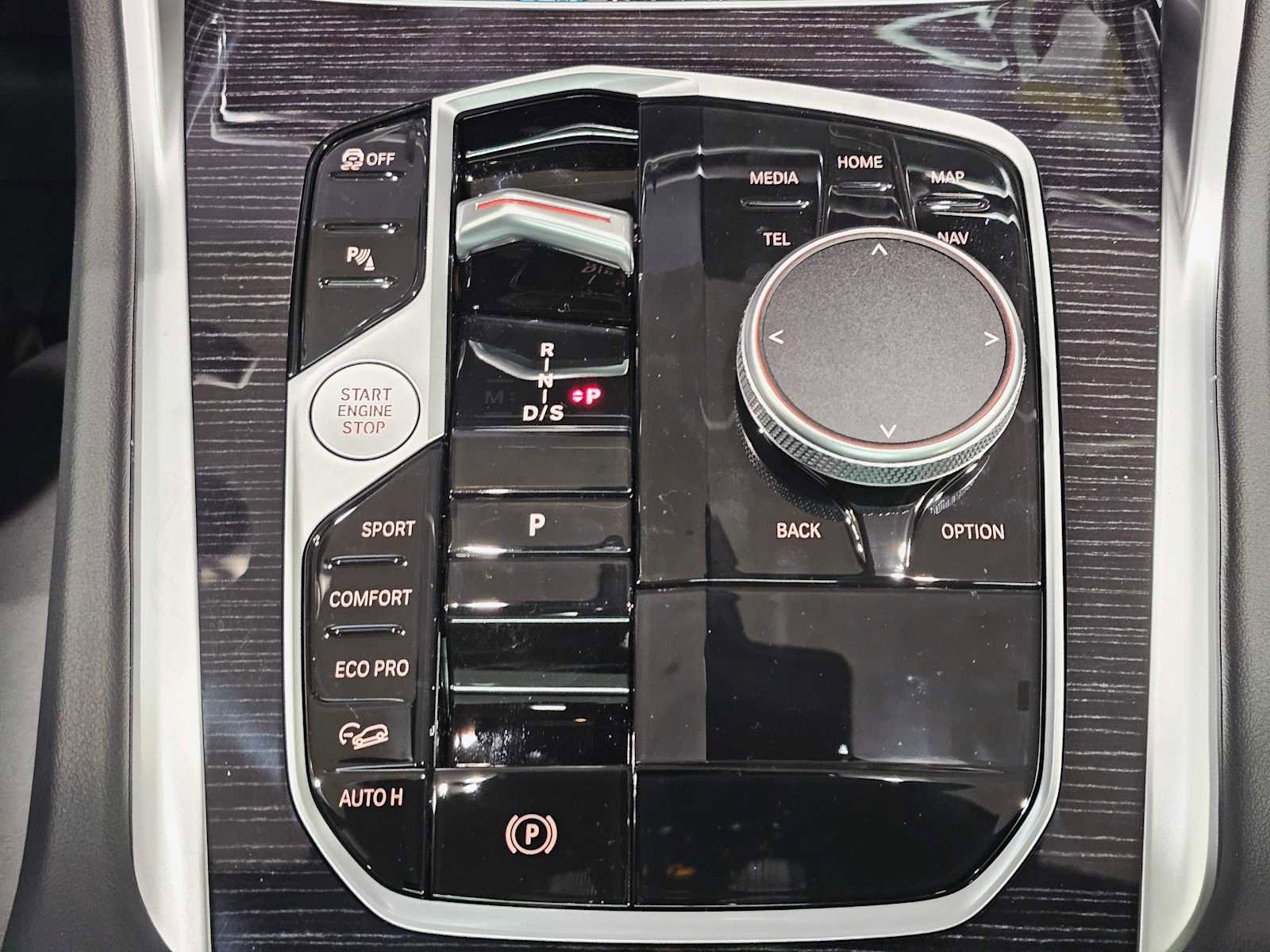 New 2026 BMW X6 xDrive40i w/ Climate Comfort Package image 18