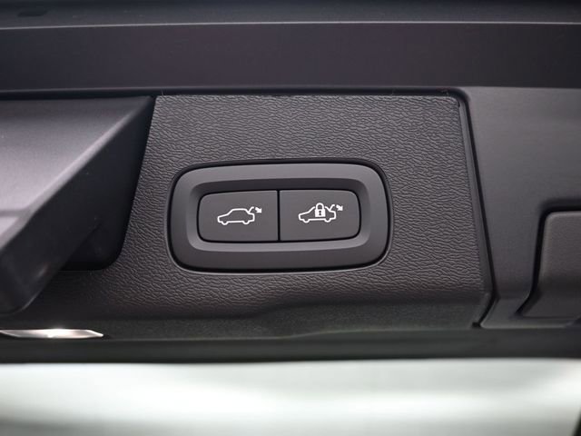 New 2026 Volvo XC60 B5 Ultra w/ Protection Package Premier image 32