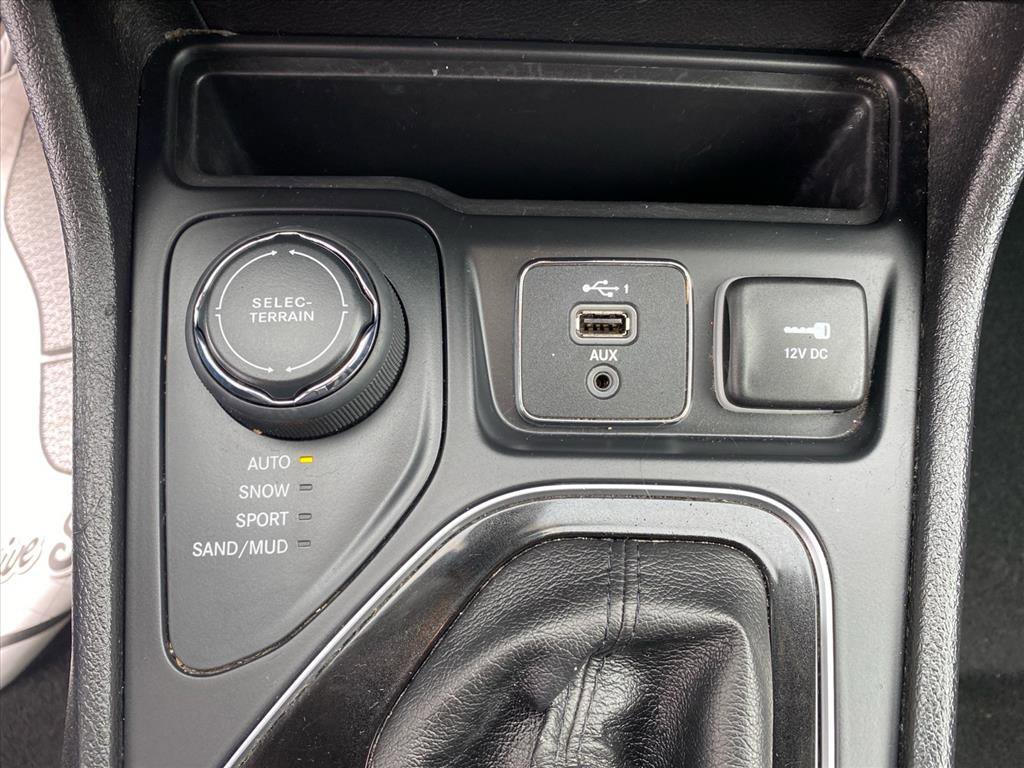 Used 2020 Jeep Cherokee Limited AWD/4WD image 13