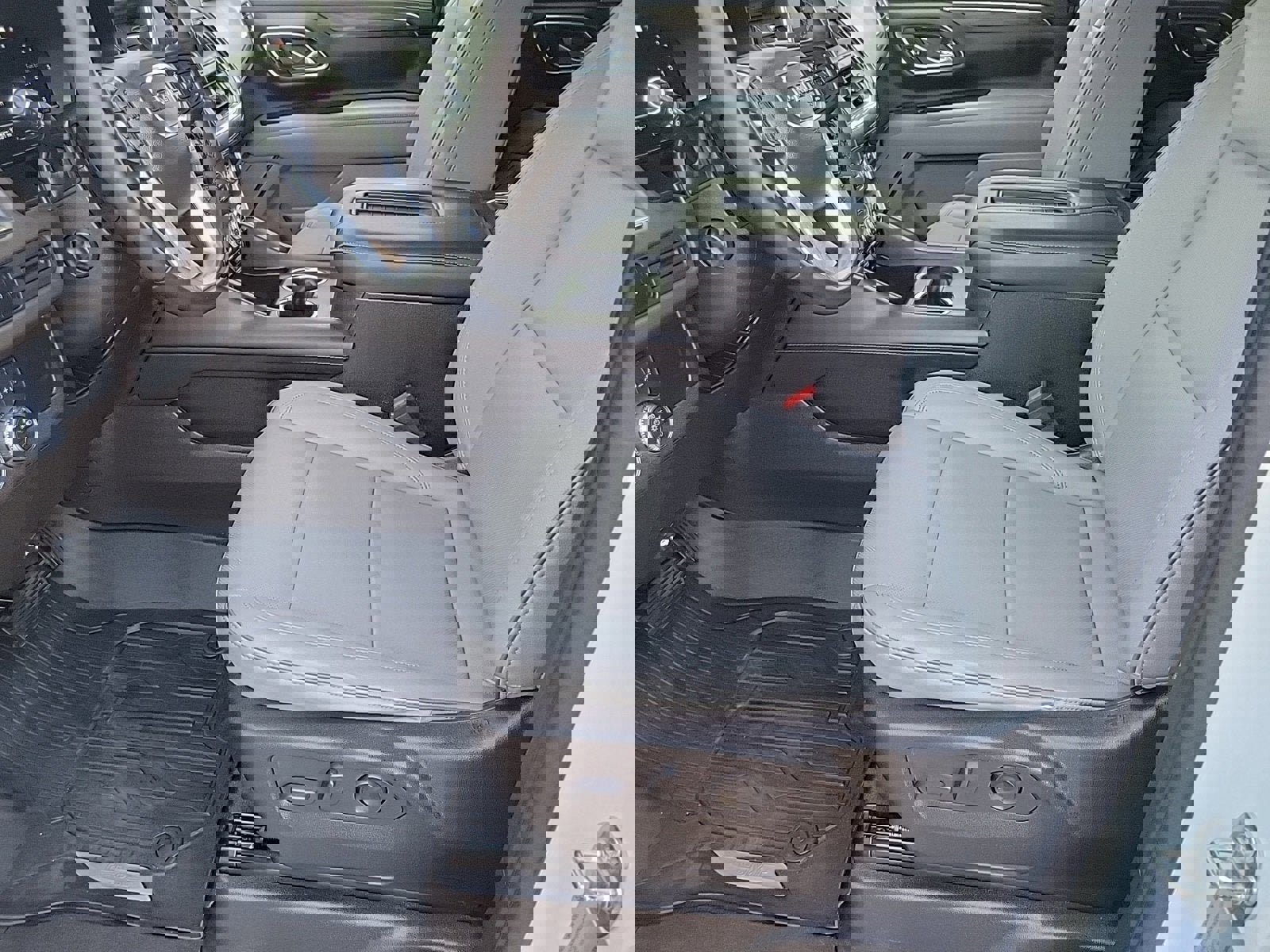 Used 2023 GMC Yukon SLT w/ SLT Premium Package image 14