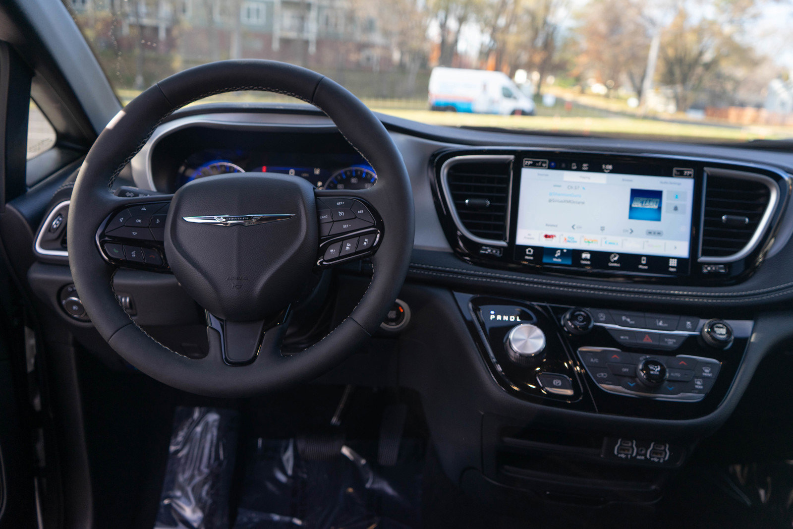 Used 2024 Chrysler Pacifica Touring-L w/ S Appearance Package image 13