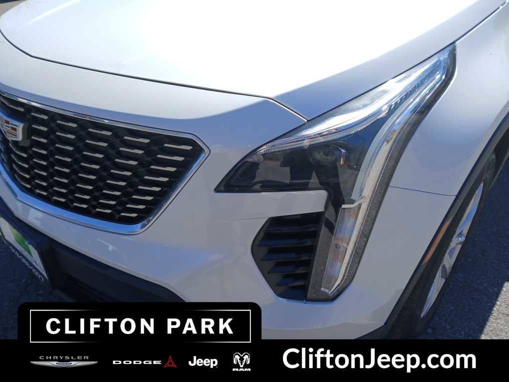Used 2022 Cadillac XT4 Luxury w/ Cold Weather Package image 7