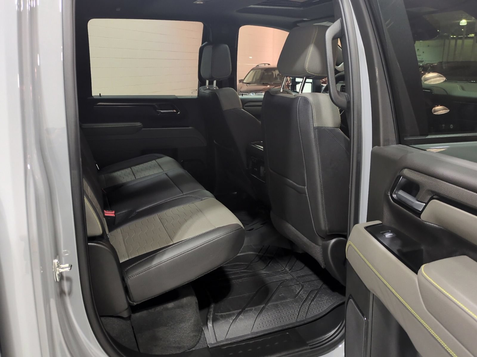 Used 2025 Chevrolet Silverado 2500 ZR2 w/ Technology Package AWD/4WD image 14