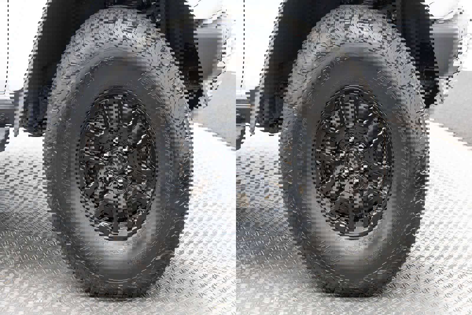 Used 2025 Ford Bronco Raptor w/ Interior Carbon Fiber Pack image 48