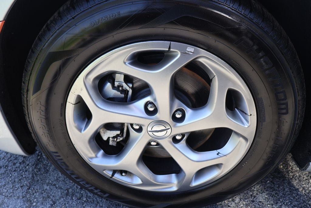 Used 2023 Chrysler Pacifica Limited FWD image 9