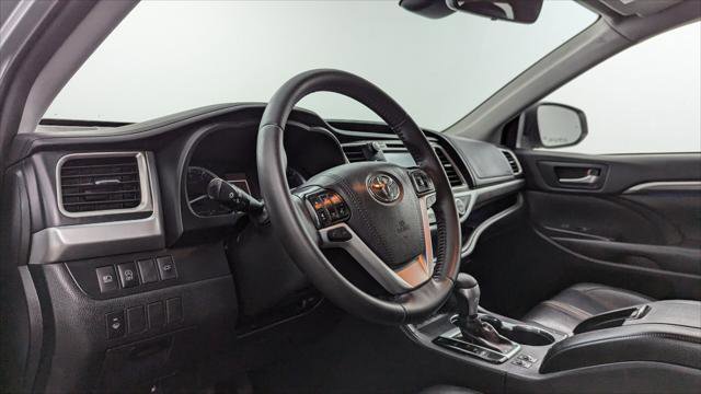Used 2019 Toyota Highlander SE image 21