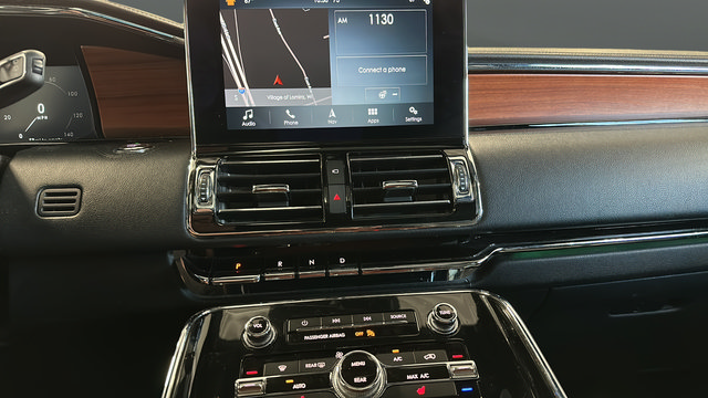 Used 2018 Lincoln Navigator Select AWD/4WD image 13