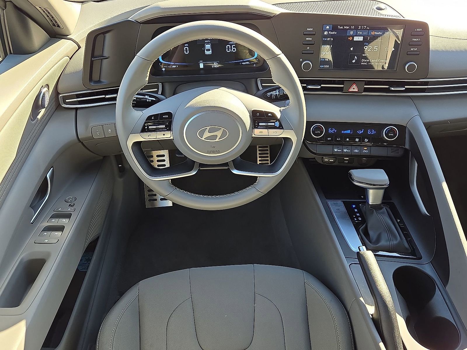 Certified 2025 Hyundai Elantra Sport image 26