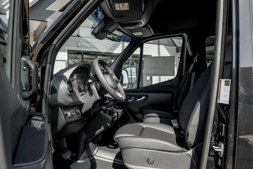 Used 2025 Mercedes-Benz Sprinter 2500 image 12
